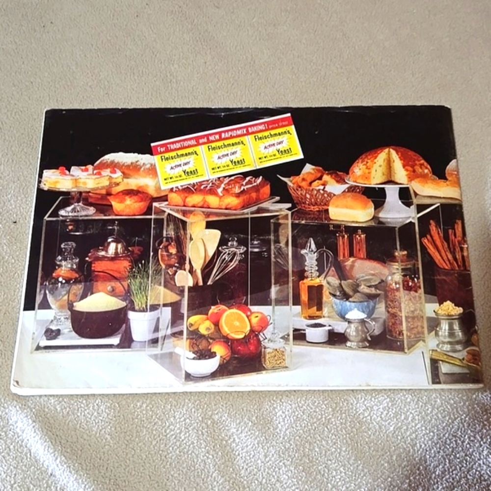 Fleischmann's 'Bake-It-Easy' Yeast Baking Pamphlet - Picture 2 of 9